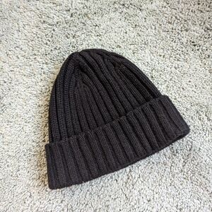 Black Uniqlo heat tech knit beanie